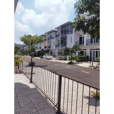 Mua Bán Nhà Ở Huyện Đức Hòa - Long An Nhà Phúc An, 5x17m, (1 Trệt 2 Lầu). Không Còn Căn Tốt Hơn Mua Bán Nhà Ở Huyện Đức Hòa - Long An Nhà Phúc An, 5x17m, (1 Trệt 2 Lầu). Không Còn Căn Tốt Hơn