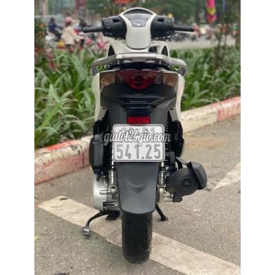 Xe Máy Quận Đống Đa - Hà Nội Sh Việt 125 Cbs 2016 Chạy Zin 1vạn Km, Cực Chất. Xe Máy Quận Đống Đa - Hà Nội Sh Việt 125 Cbs 2016 Chạy Zin 1vạn Km, Cực Chất.