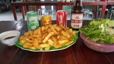 ăn sáng tú phương km 7 phú hộ - gian hàng rong