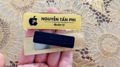 bảng tên nhân viên - senxanhgroup - cửa hàng in ấn