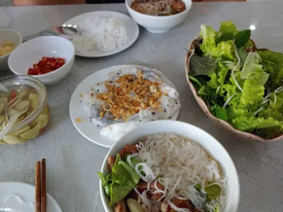 bánh cuốn bún chả cô thu - quán ăn nhỏ