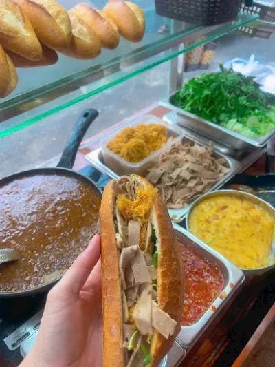 bánh mì bà được - quán ăn nhỏ