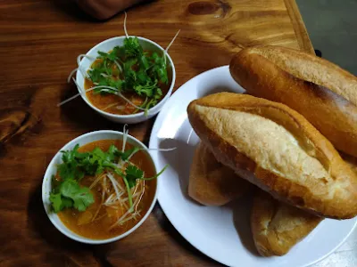 bánh mì bé bự - nhà hàng
