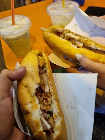 bánh mì cô nga - tiệm bánh
