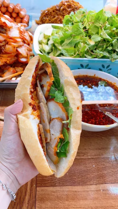 bánh mỳ huế - nhà hàng