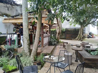 blaca hideout - tuệ tĩnh - quán cà phê