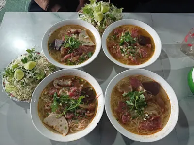 bún bò huế tina - nhà hàng chuyên phục vụ bữa sáng