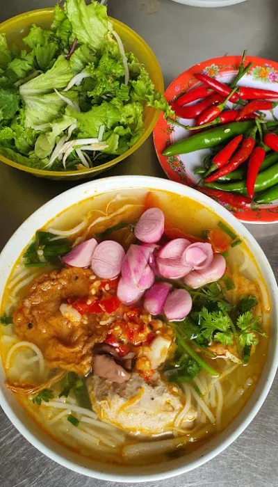 bún chả cá bà thuý - nhà hàng chuyên phục vụ bữa sáng