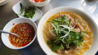 bún gân - bánh mì thịt nướng - quán ăn nhỏ
