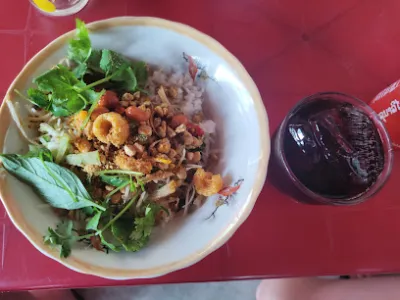 cơm hến bà cam - quán ăn nhỏ