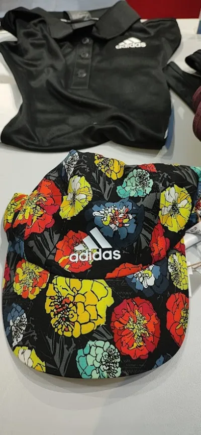 cửa hàng giày dép adidas - cửa hàng giày dép