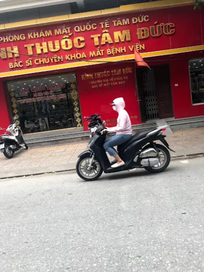 cửa hàng kính thuốc tâm đức - cửa hàng