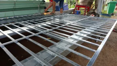 cửa sắt - cửa hàng vật liệu xây dựng