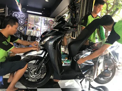 dán xe hiệu 555 - dịch vụ ô tô riêng