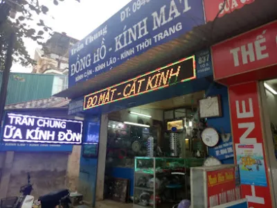 đồng hồ kính mắt trần chung - cửa hàng kính mát