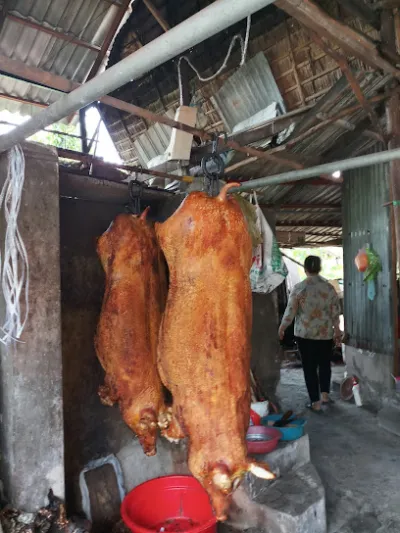 heo quay miền tây sáu khang - cửa hàng thịt