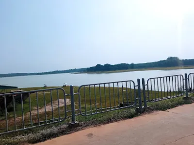 hồ câu anh ba báo 1 - sân chơi