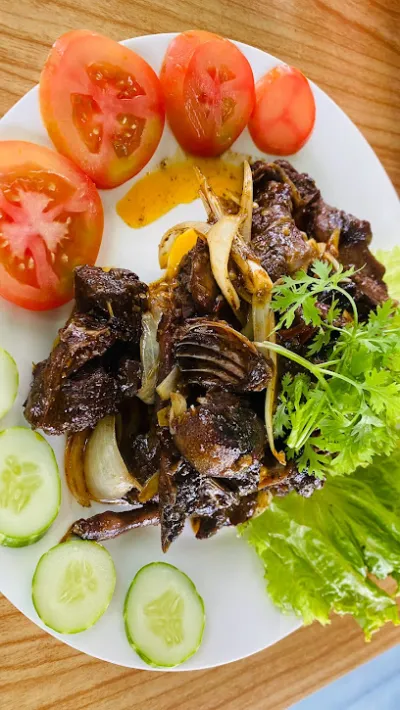 hồ câu cá út thu - quán cà phê