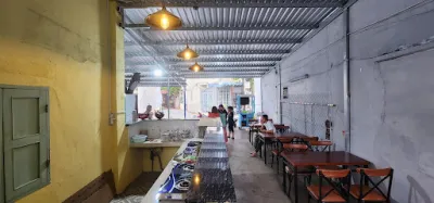 hủ tiếu tôm mực - bánh mì chảo bò, xíu mại - cơm tấm (đồ uống/tráng miệng các loại) - quán ăn nhỏ