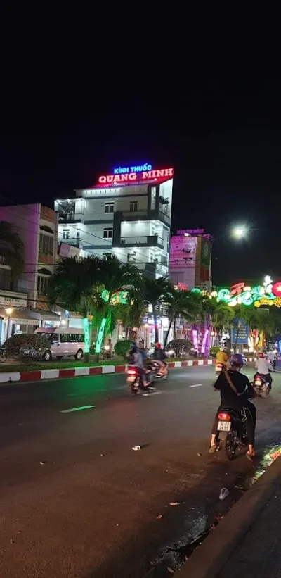 kính thuốc quang minh - cửa hàng kính thuốc quang minh - cửa hàng