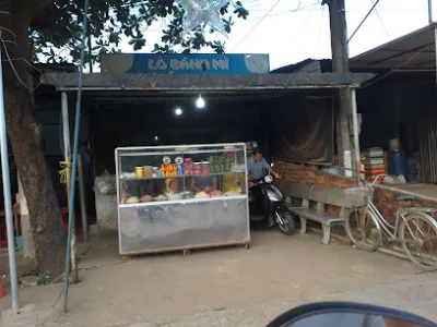lò bánh mì thúy linh - tiệm bánh