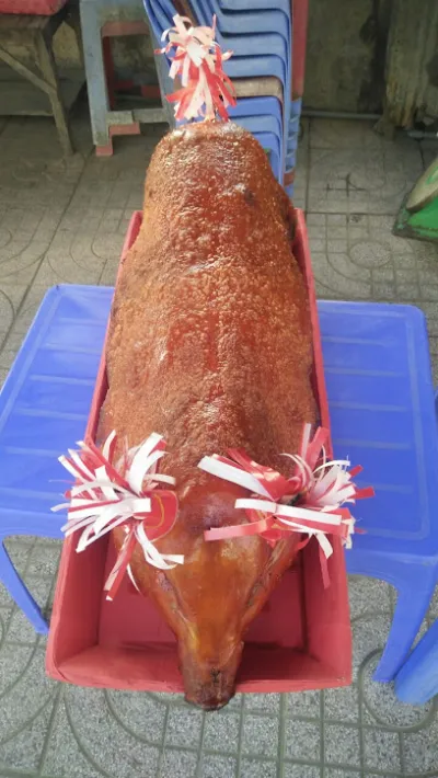 lò heo quay phước toàn - nhà hàng