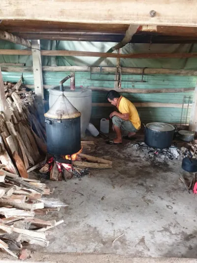 lò rượu ông hùng - cửa hàng rượu