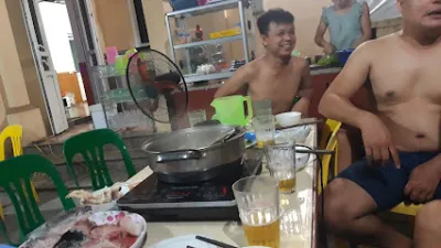 nhà hàng ăn sáng , bia ngọc lan - nhà hàng