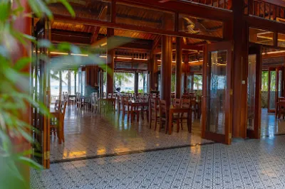 nhà hàng hải sản bè biển - làng chài hàm ninh - nhà hàng