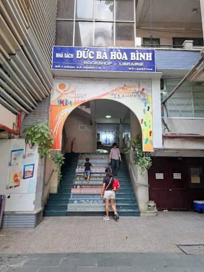 nhà sách đức bà hòa bình - hiệu sách