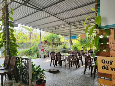 nhà úp ngược  cổng số 1 - quán cà phê