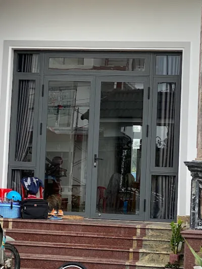 nhôm kính công tâm - cửa hàng nội thất