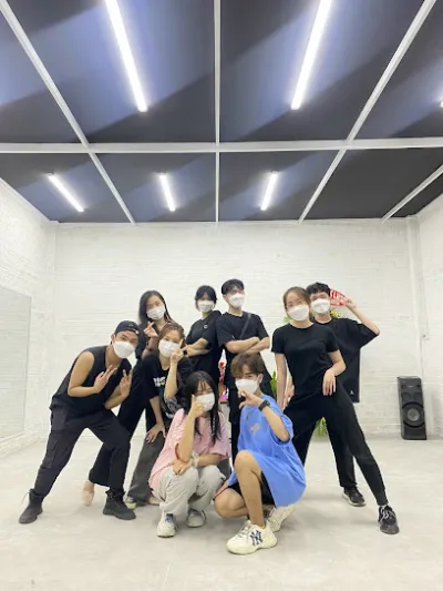 phòng tập cho thuê tú nguyên dance - lớp dạy nhảy thể dục nhịp điệu