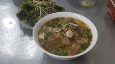 quán bún bò huế sông hương - nhà hàng chuyên phục vụ bữa sáng