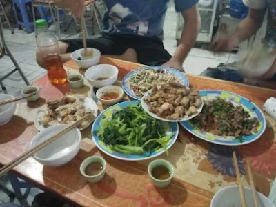 quán cơm bình dân. cơm đặt - nhà hàng