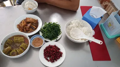 quán cơm thu hường - quán ăn nhỏ