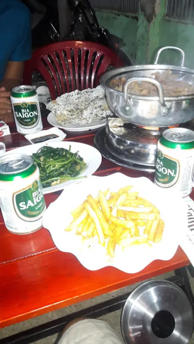 quán gà chọi chín món - gian hàng rong