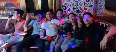 sàn gỗ. giấy dán tường. tấm ốp. sàn nhựa - địa điểm tổ chức lễ cưới