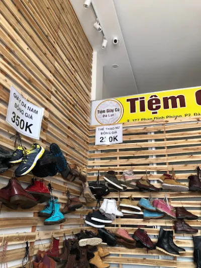 tiệm giày cũ đà lạt - cửa hàng giày dép