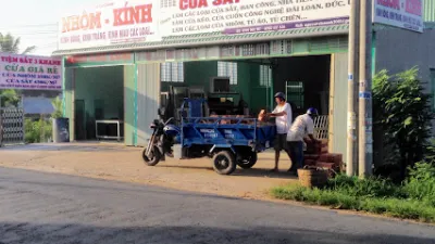 tiệm kính nhôm sắt 3 khanh - cửa hàng vật liệu xây dựng