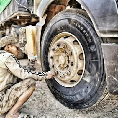 vá lốp lưu động - cửa hàng săm lốp