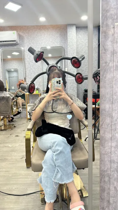 việc tóc queen - tiệm cắt tóc