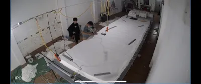 xưởng cắt - cửa hàng quần áo