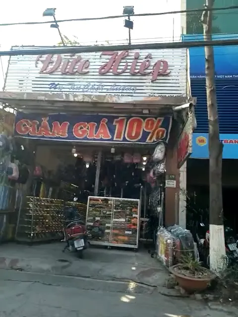 shop phụ kiện thời trang chuyên balo, túi xách...