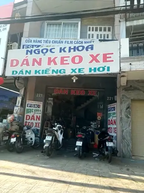 tiệm dán keo xe