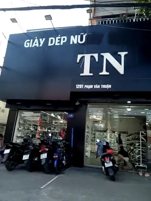 Địa điểm, cửa hàng tiệm giày dép nữ Địa điểm, cửa hàng tiệm giày dép nữ