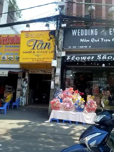 Địa điểm, cửa hàng tiệm hớt tóc Địa điểm, cửa hàng tiệm hớt tóc