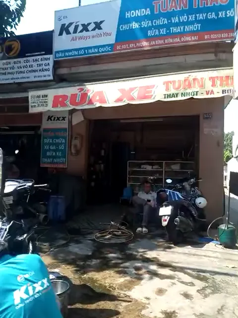tiệm rửa xe, thay nhớt