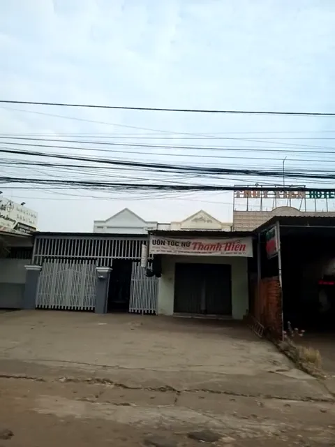 Địa điểm, cửa hàng cắt tóc nữ, trang điểm, uốn tóc, duỗi tóc Địa điểm, cửa hàng cắt tóc nữ, trang điểm, uốn tóc, duỗi tóc