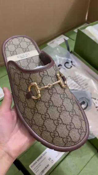 Dép sục G.u.c_c_i họa tiết monogram full tag móc khóa Vàng LA on w...